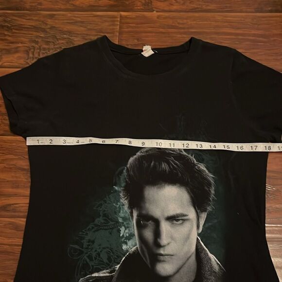 Twilight Edward Movie Black Pullover Graphic Shirt Casual Goth Vampire Emo - Picture 5 of 10